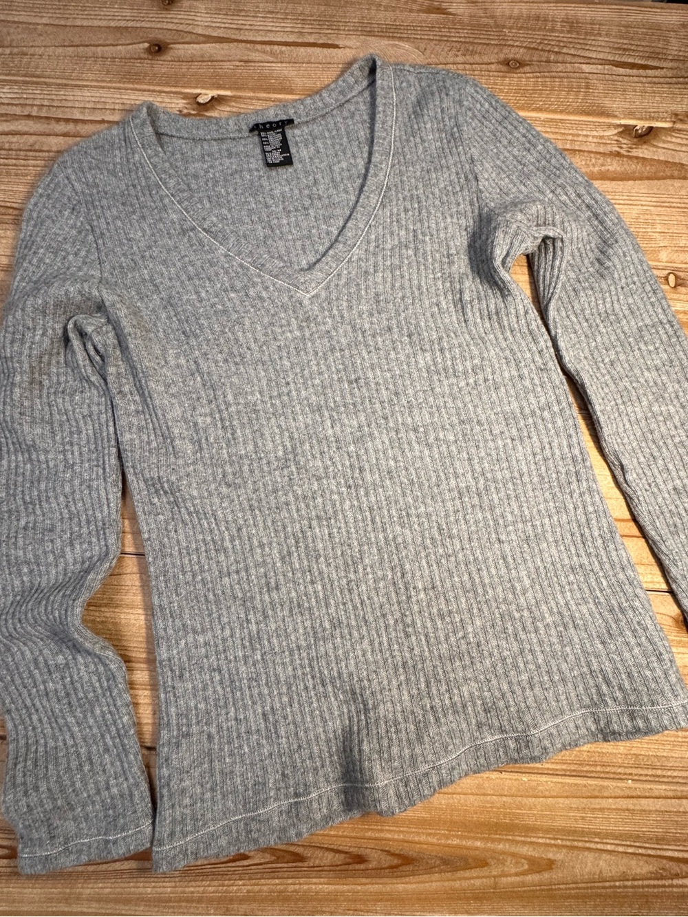 Theory Gray Ribbed Wool Cashmere Blend V-Neck Sweater | Medium